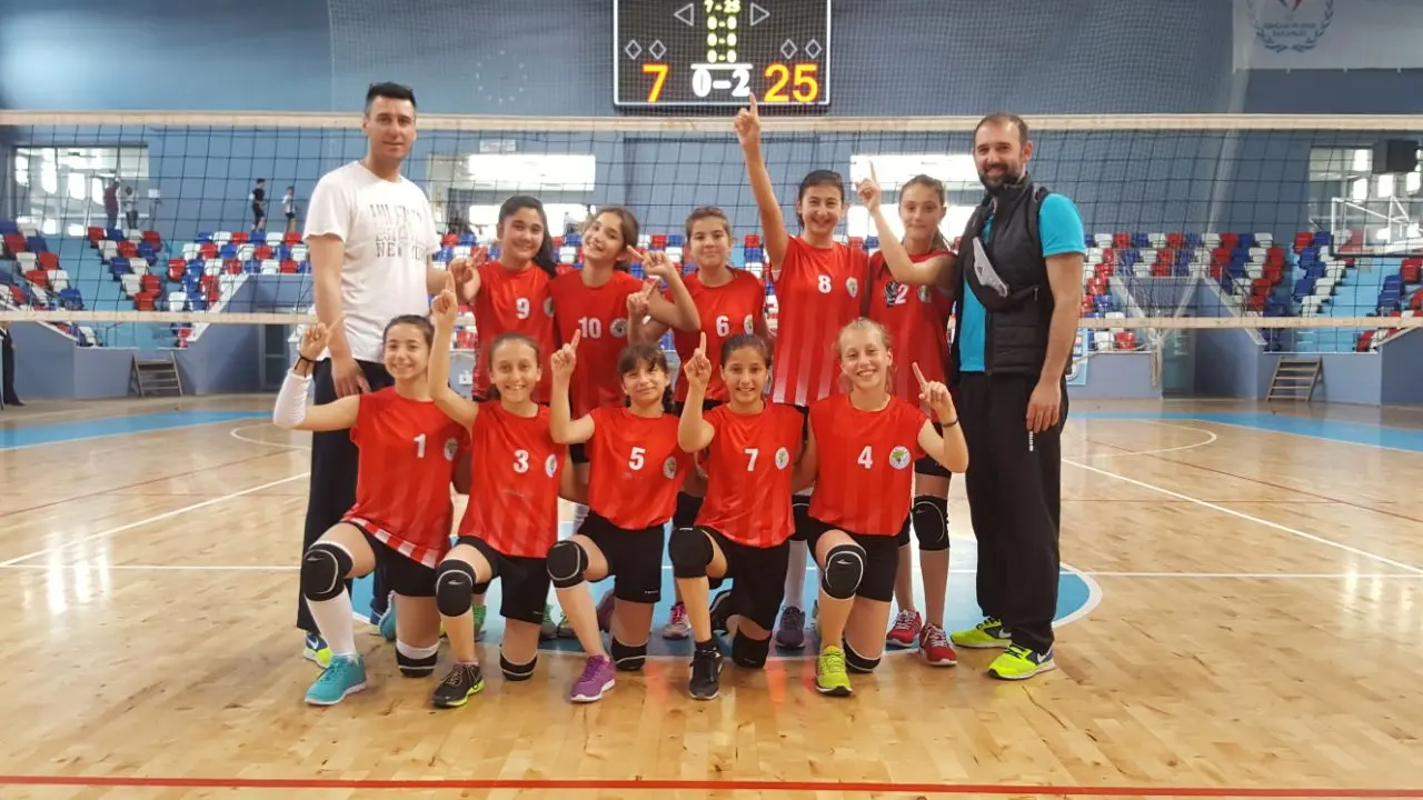 Haber: MİNİK KIZLAR İYİ BAŞLANGIÇ YAPTILAR - Öne Çıkan
