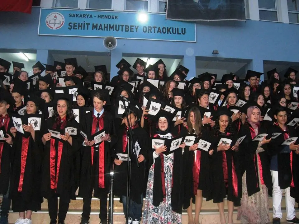 Haber: Şehit Mahmutbeyde Muhteşem Mezuniyet Töreni - Öne Çıkan