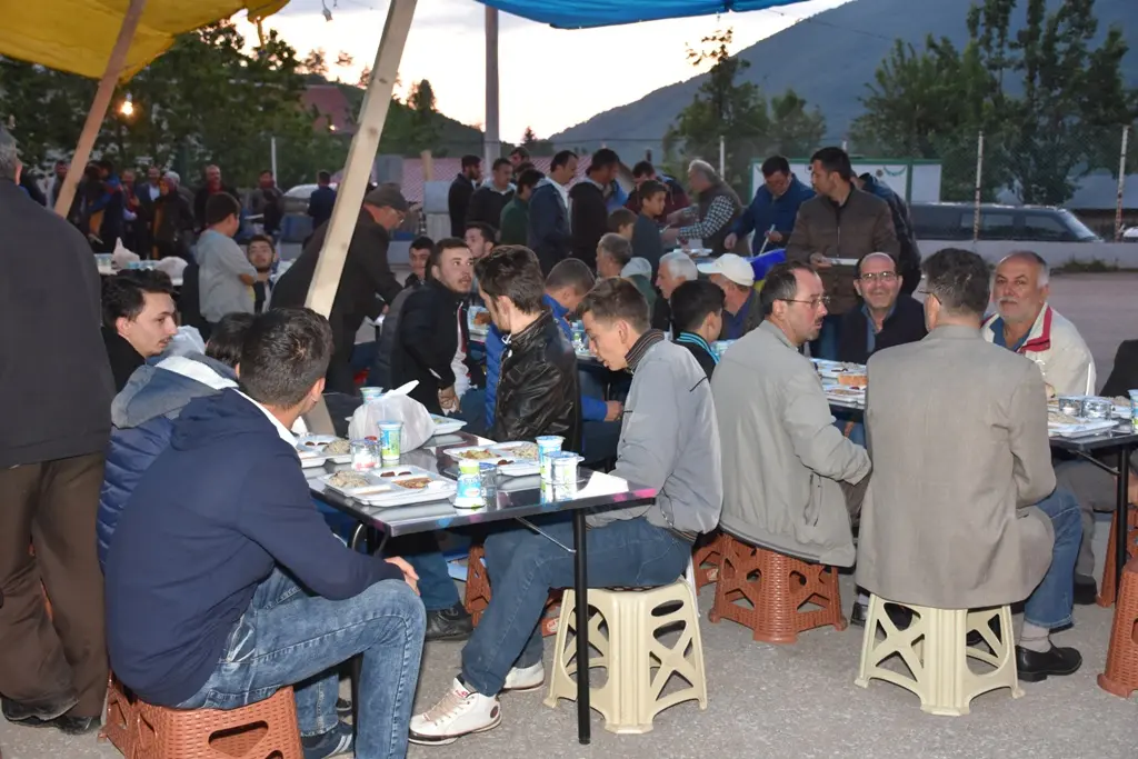 Haber: BİRLİKTE İFTAR AÇTILAR - Galeri-1