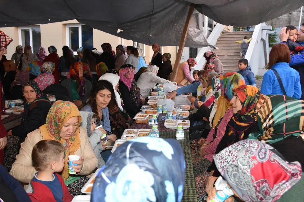 Haber: BİRLİKTE İFTAR AÇTILAR - Öne Çıkan
