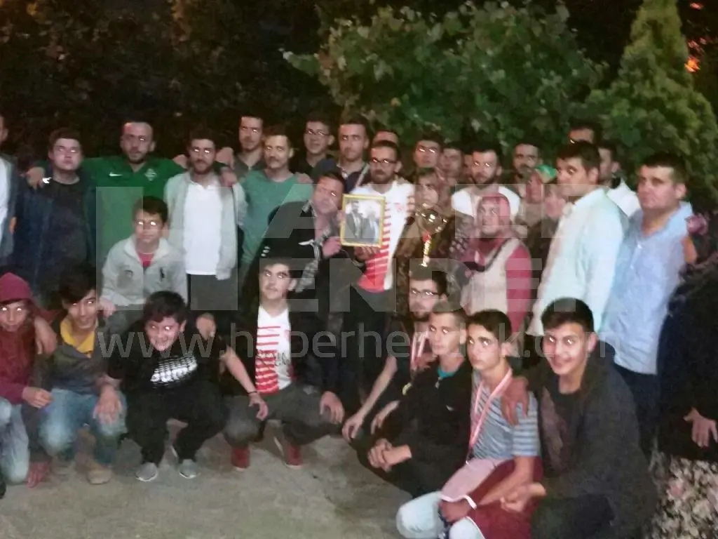 Haber: Şampiyon Kazımiyespor Kupasını Aldı - Galeri-4