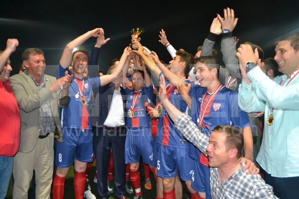Haber: Şampiyon Kazımiyespor Kupasını Aldı - Galeri-2