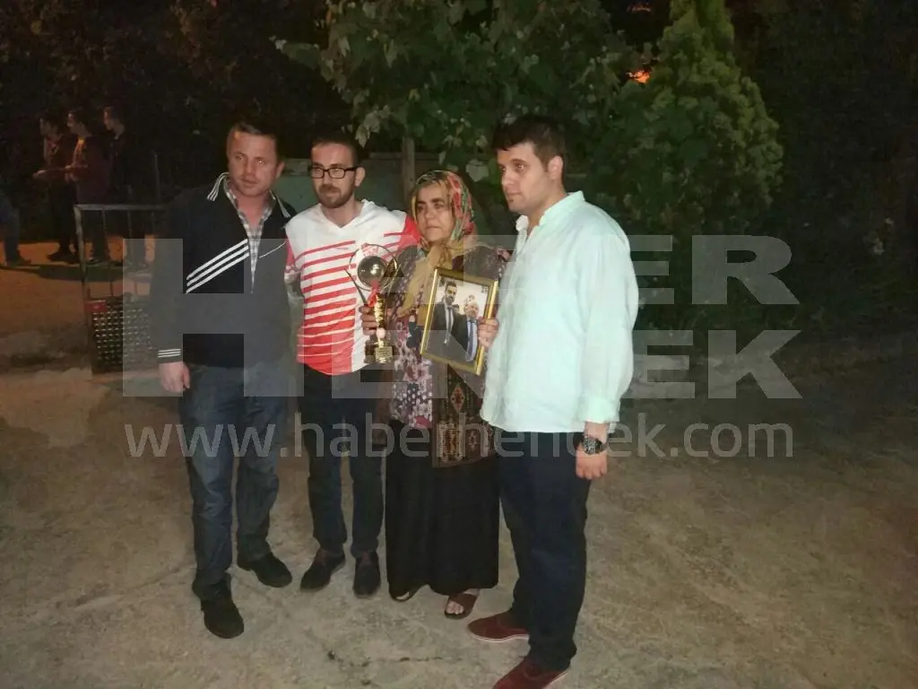 Haber: Şampiyon Kazımiyespor Kupasını Aldı - Galeri-3