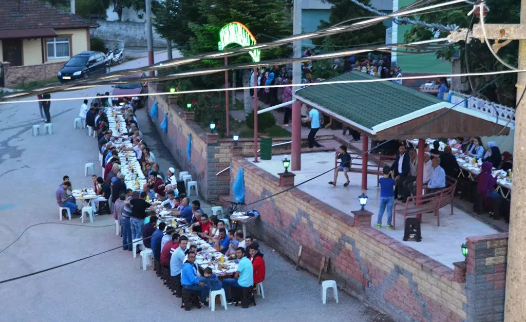 Haber: Kazımiye Orta Mahalle Sakinleri İftarda Buluştu - Öne Çıkan