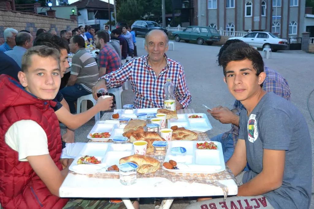 Haber: Kazımiye Orta Mahalle Sakinleri İftarda Buluştu - Galeri-2