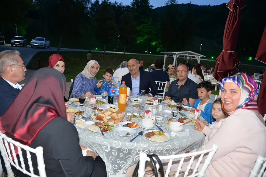 Haber: Hendek Belediyesi Personeli İftarda Buluştu - Galeri-1