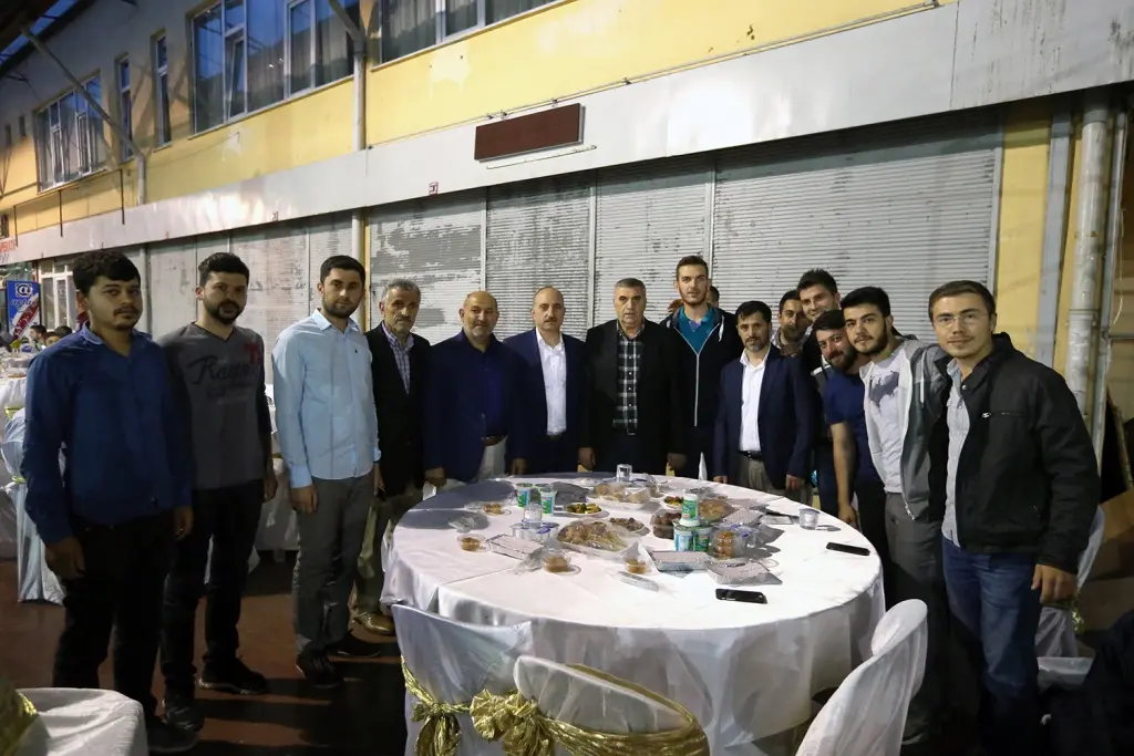 Haber: Büyükşehir Belediye Hendek’te İftar Sofrası Kurdu - Galeri-2