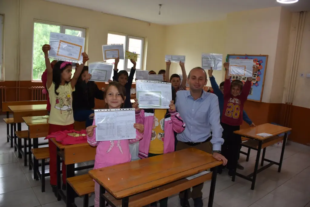 Haber: ZİRVEDE KARNE HEYECANI - Galeri-1
