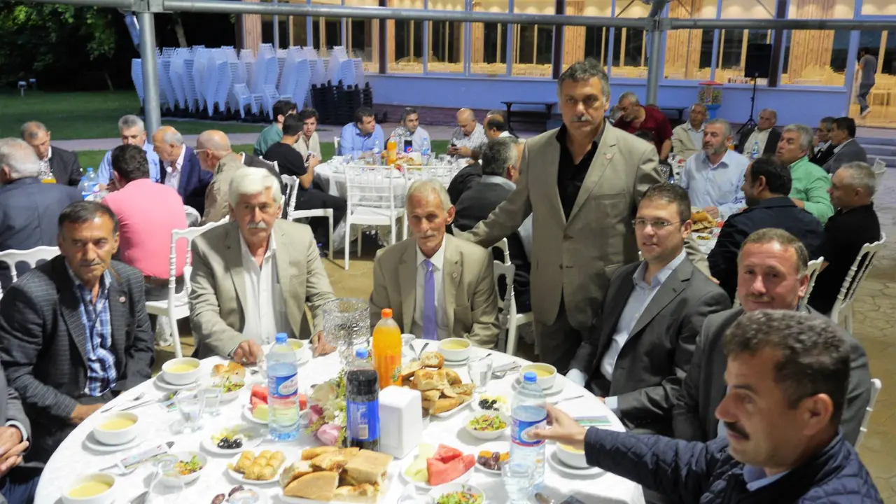 Haber: Tüm Hendek Muhtarlar Derneği İftar verdi. - Galeri-5