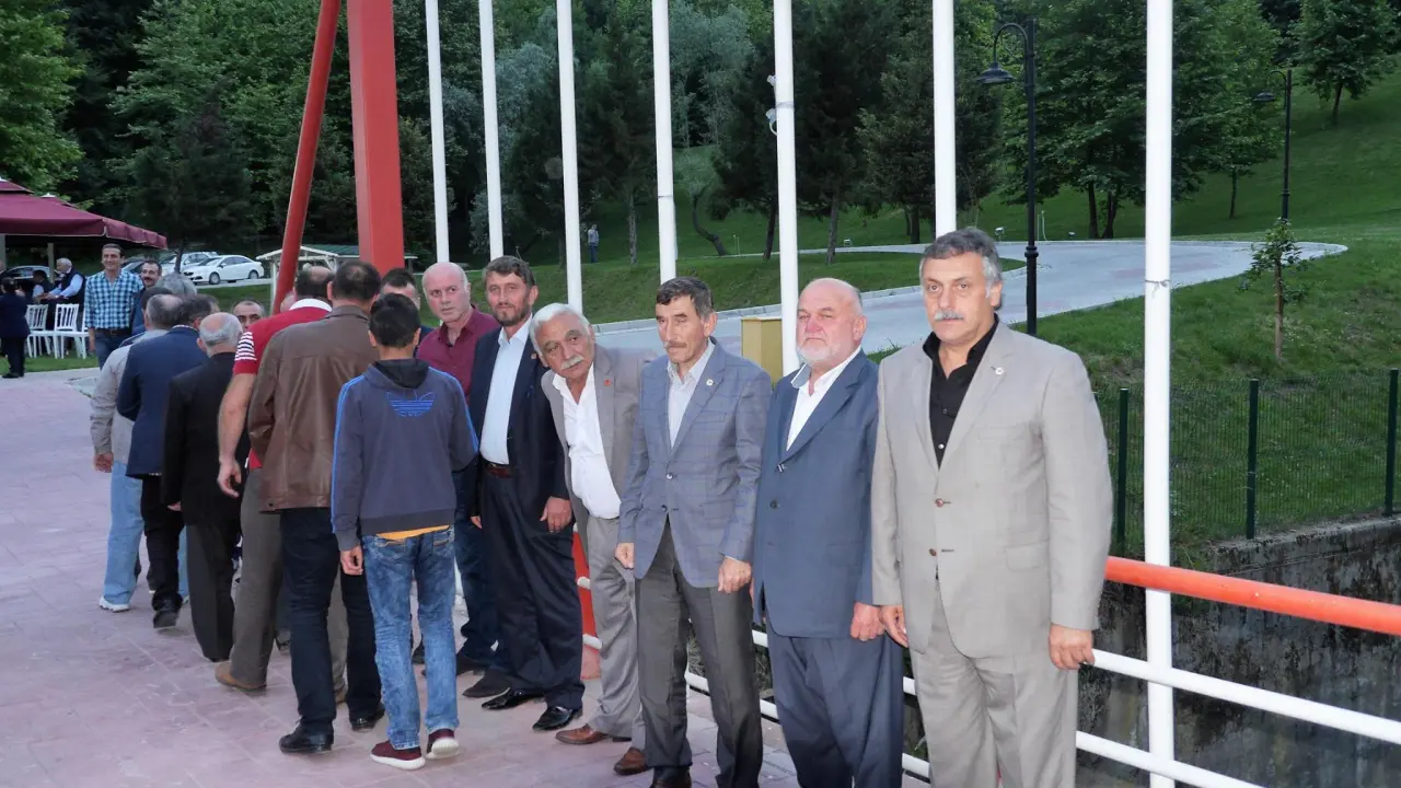 Haber: Tüm Hendek Muhtarlar Derneği İftar verdi. - Galeri-1