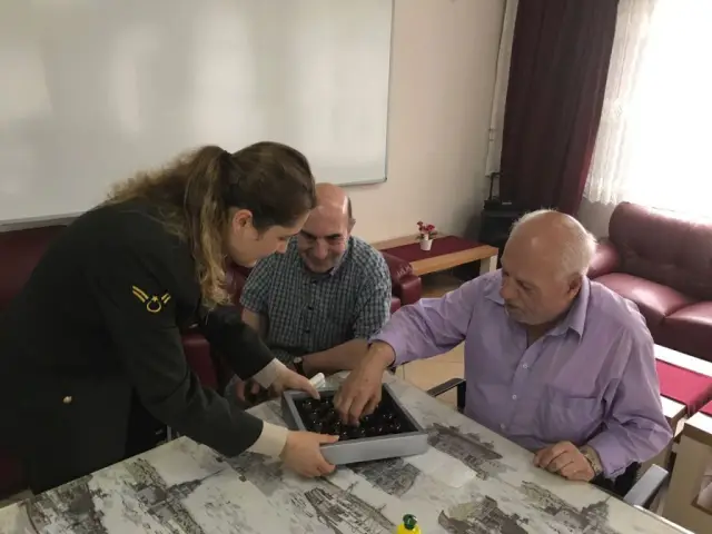 JANDARMA’DAN BABALAR GÜNÜ ZİYARETİ