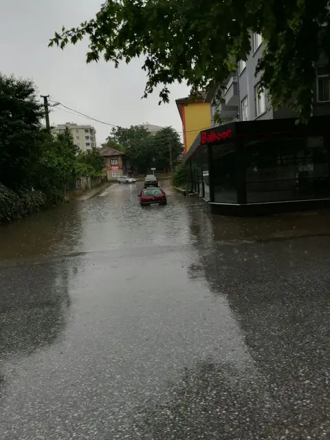Sağanak Yağış Etkisini Gösterdi