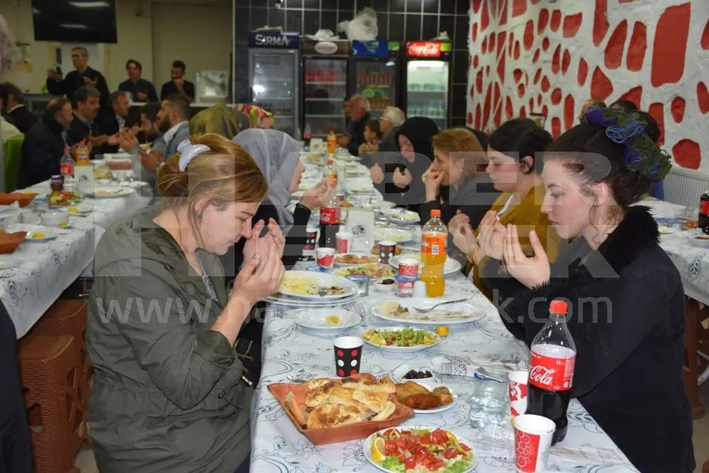 Haber: Esnaf Odası Başkan Adayı  Bedir İftar Verdi - Galeri-6