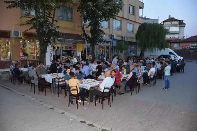 Şener Lokantasından 25 Yıllık İftar Geleneği