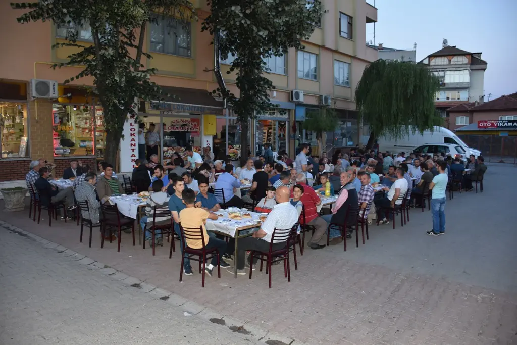 Haber: Şener Lokantasından 25 Yıllık İftar Geleneği - Öne Çıkan