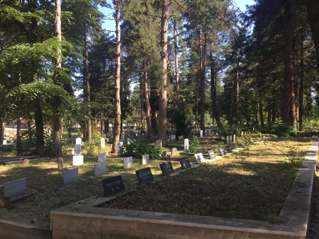 Haber: Mezarlıklar Bayrama Hazır - Öne Çıkan