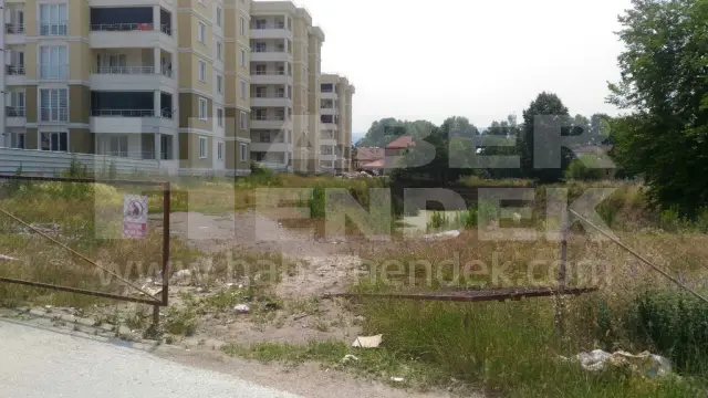 İçi Su Dolu İnşaat Temeli Tehlike Saçıyor