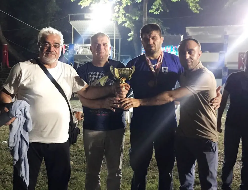 Haber: Başpehlivan Kupasını Akova Barışspor’a Hediye Etti - Öne Çıkan
