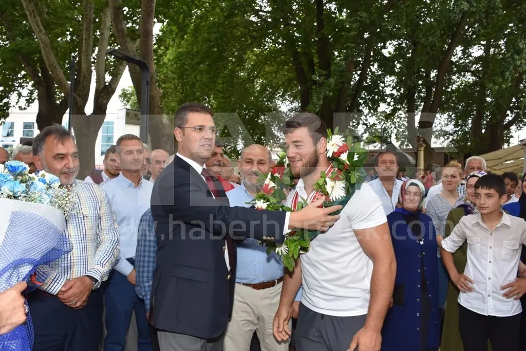 Haber: HENDEK ŞAMPİYON TEMİZCE’Yİ KARŞILADI - Galeri-2