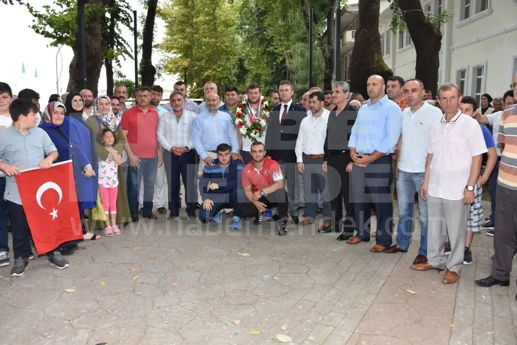 Haber: HENDEK ŞAMPİYON TEMİZCE’Yİ KARŞILADI - Öne Çıkan