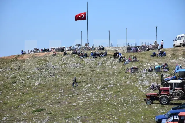 ZİRVEDE ŞEHİTLER ANILDI