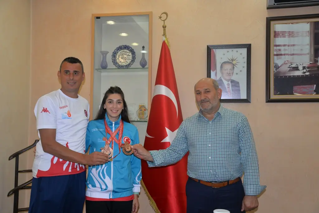 Haber: Başkan Püsküllü Şampiyon Karateciyi Ödüllendirdi - Öne Çıkan