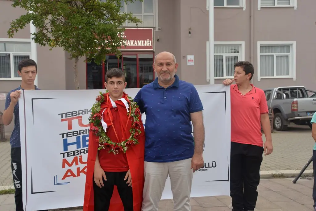 Haber: Mükremin Aktaş’a coşkulu karşılama - Galeri-1