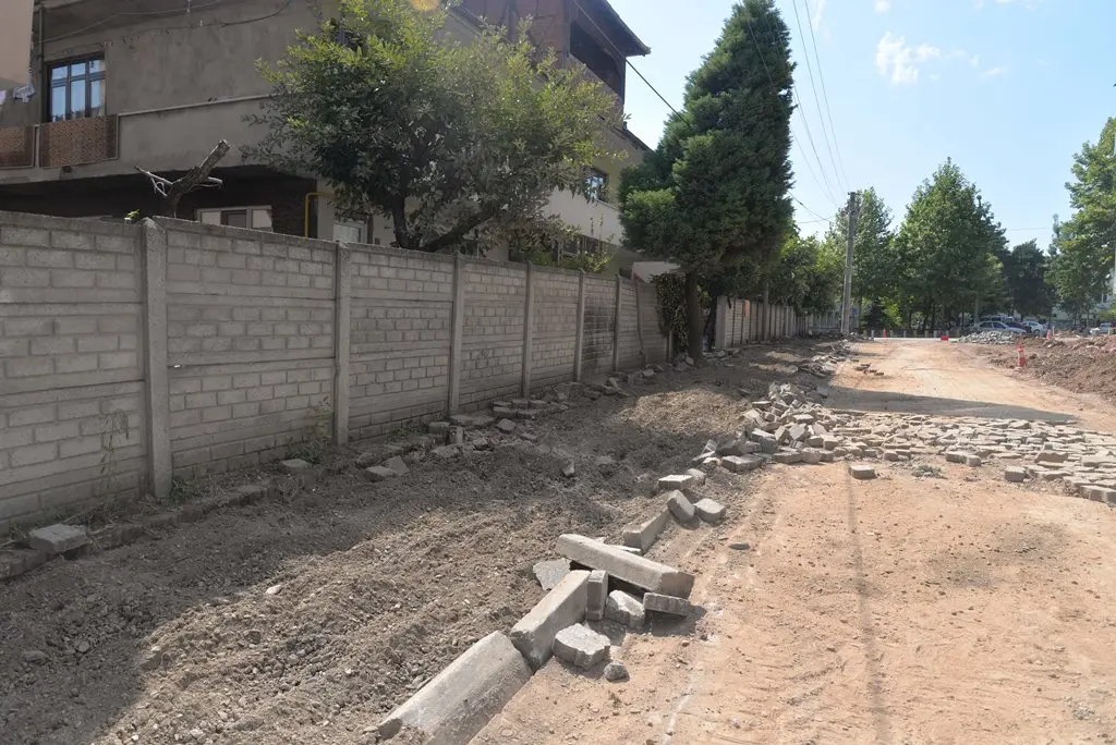 Haber: Hendek Belediyesi caddelerde bakım yapıyor - Öne Çıkan