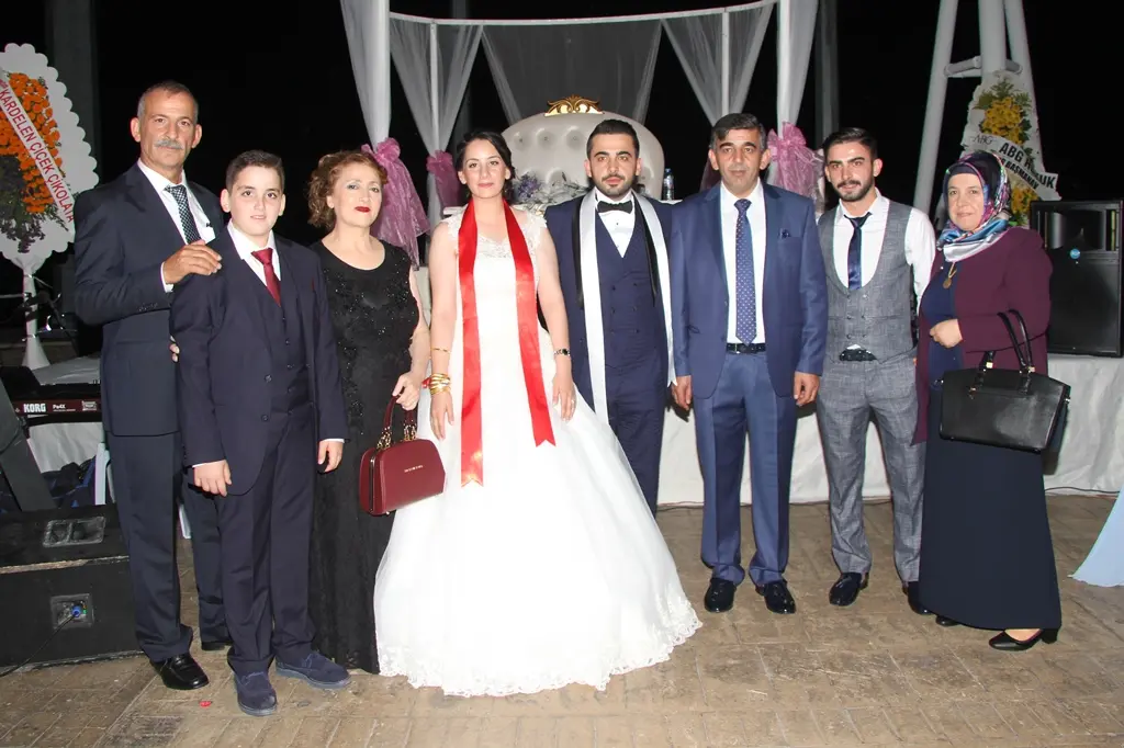 Haber: Kübra ve Atahan Bir Ömür Mutluluğa Yelken Açtılar - Galeri-4