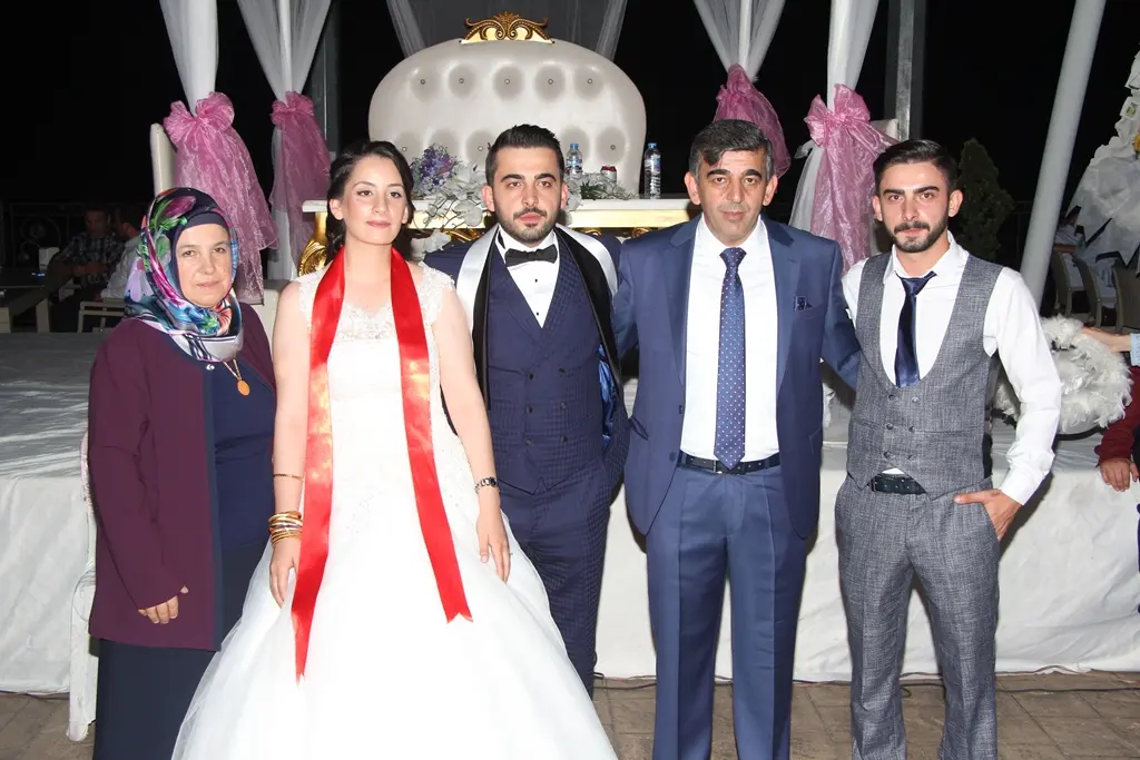 Haber: Kübra ve Atahan Bir Ömür Mutluluğa Yelken Açtılar - Galeri-6