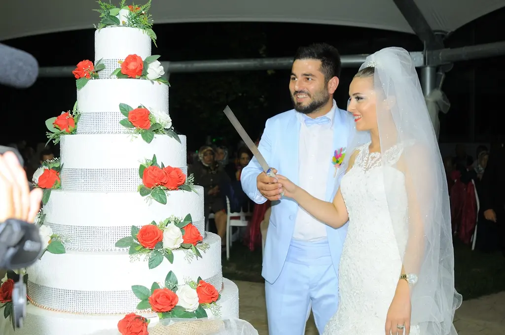 Haber: Tuğba ve Hüseyin Bir Ömür Mutluluğa Yelken Açtılar - Öne Çıkan