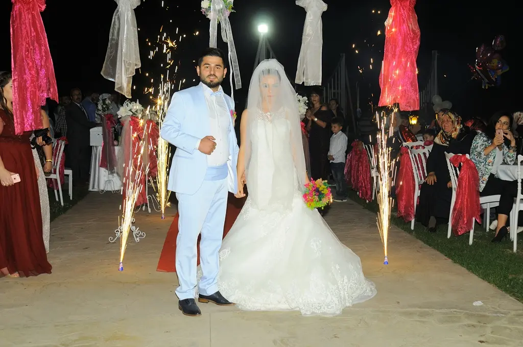 Haber: Tuğba ve Hüseyin Bir Ömür Mutluluğa Yelken Açtılar - Galeri-1