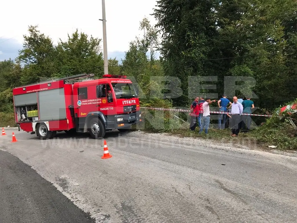 Haber: Hendek'te Araç Şarampole Yuvarlandı 2 Yaralı - Galeri-1