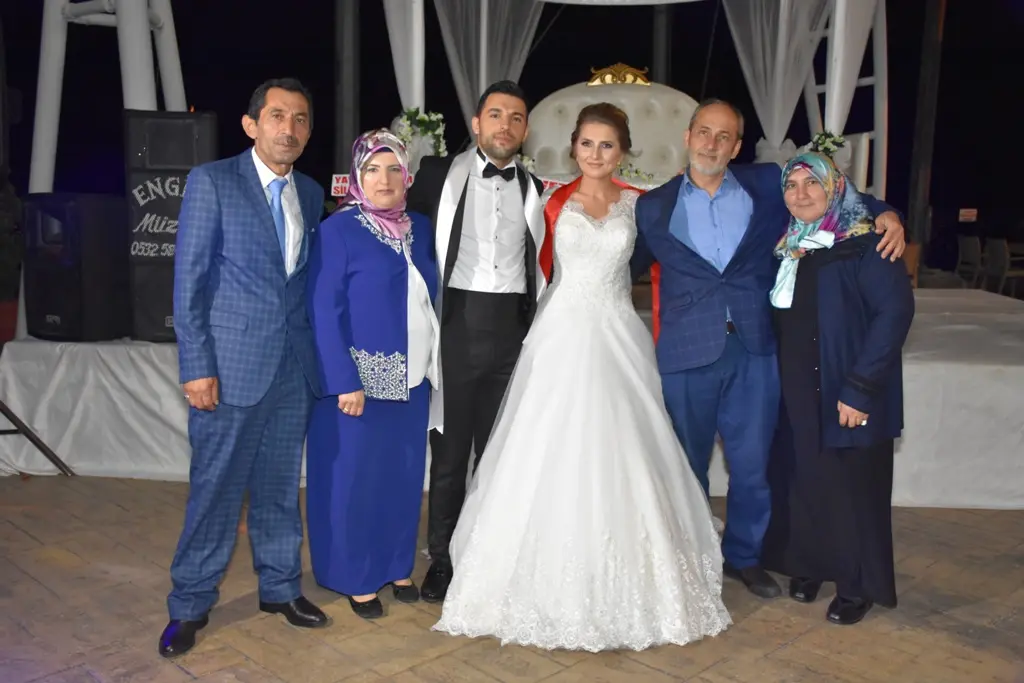 Haber: Merve İle Emre Bir Ömür Boyu Mutluluğa Adım Attı - Galeri-1