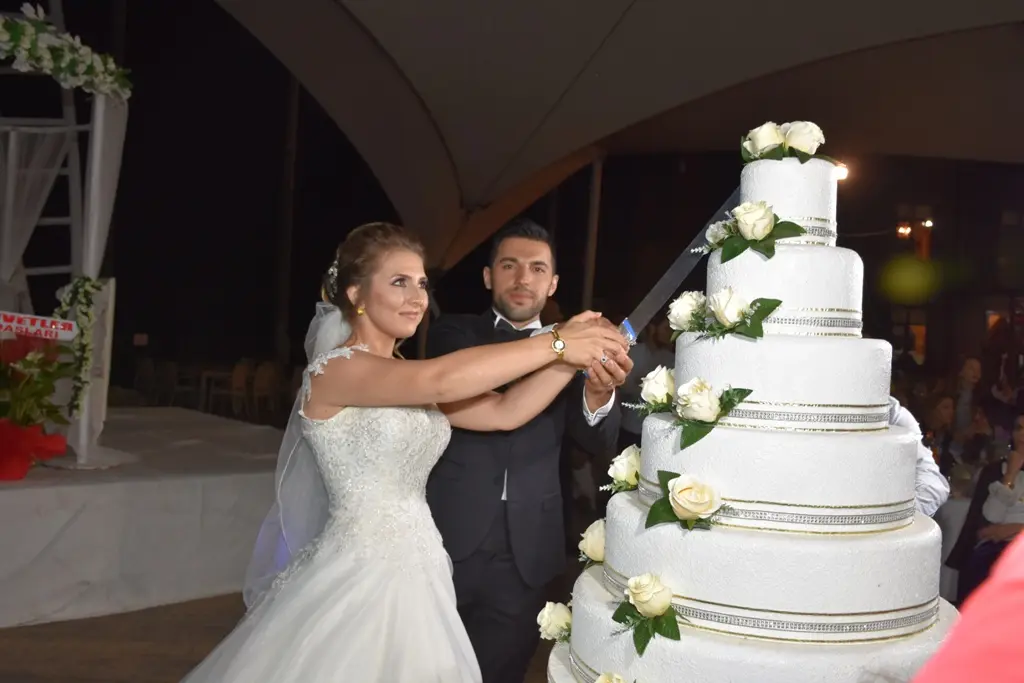 Haber: Merve İle Emre Bir Ömür Boyu Mutluluğa Adım Attı - Galeri-2