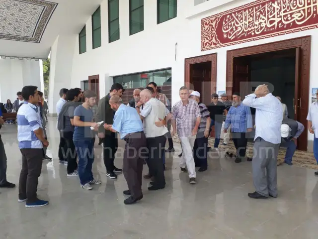 Kazada Hayatını Kaybeden Bilgin’in Arkadaşları Dua Edip Helva ve Lokum Dağıttı