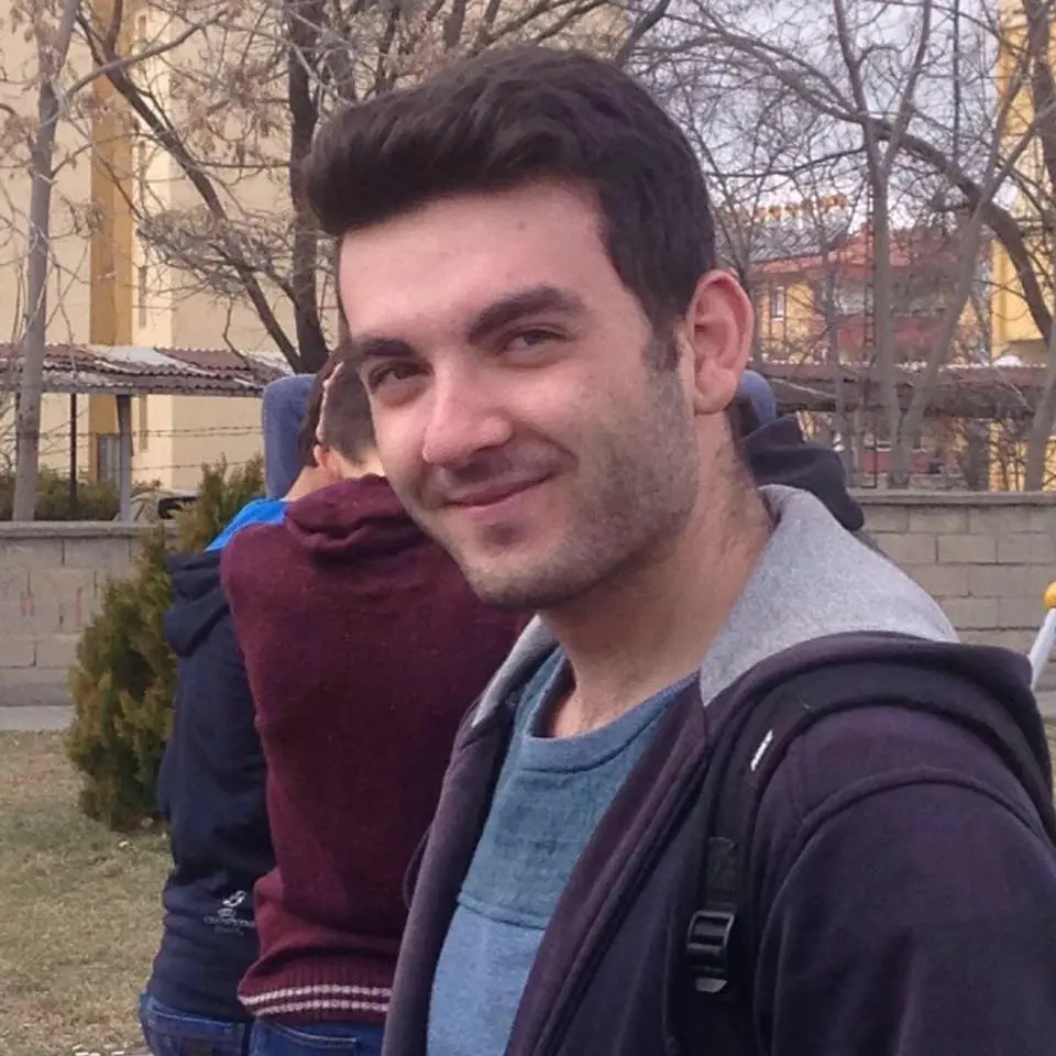 Haber: Kazada Hayatını Kaybeden Bilgin’in Arkadaşları Dua Edip Helva ve Lokum Dağıttı - Galeri-2