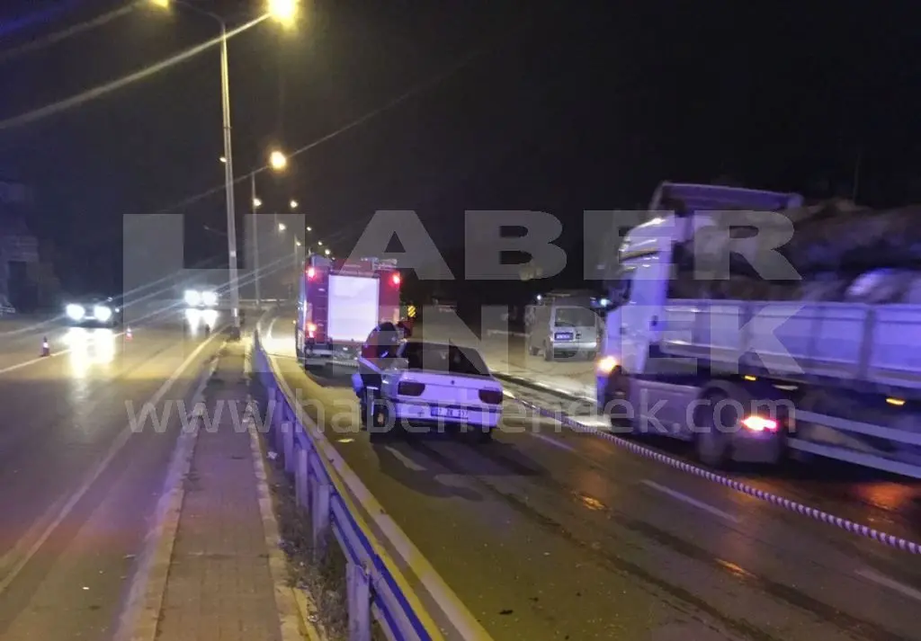 Haber: Kaza Yapan Otomobil İkiye Ayrıldı - Galeri-3