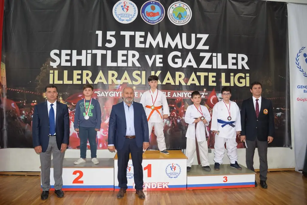 Haber: 15 Temmuz Şehitleri Lig Maçları Hendek’te yapıldı - Galeri-3