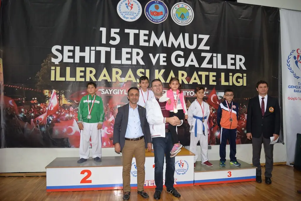 Haber: 15 Temmuz Şehitleri Lig Maçları Hendek’te yapıldı - Galeri-2