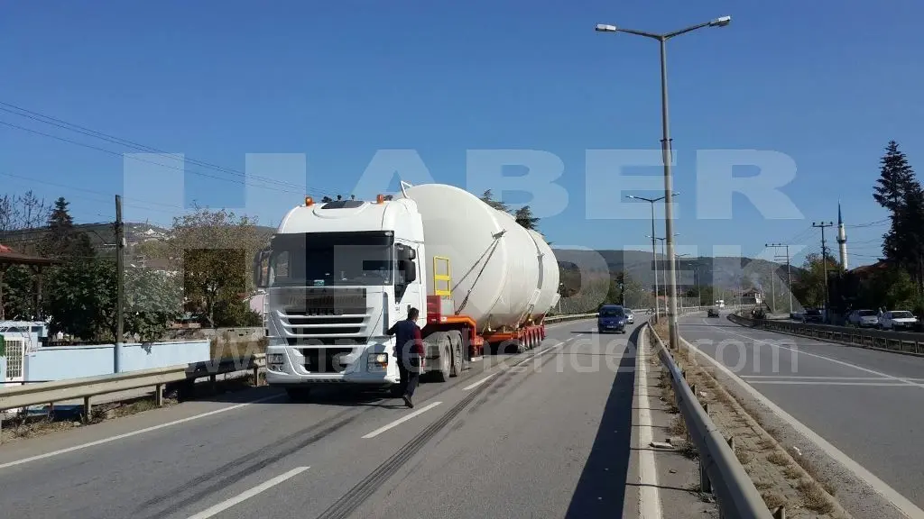 Haber: Hendek'te Üst Geçide Takıldı - Galeri-2
