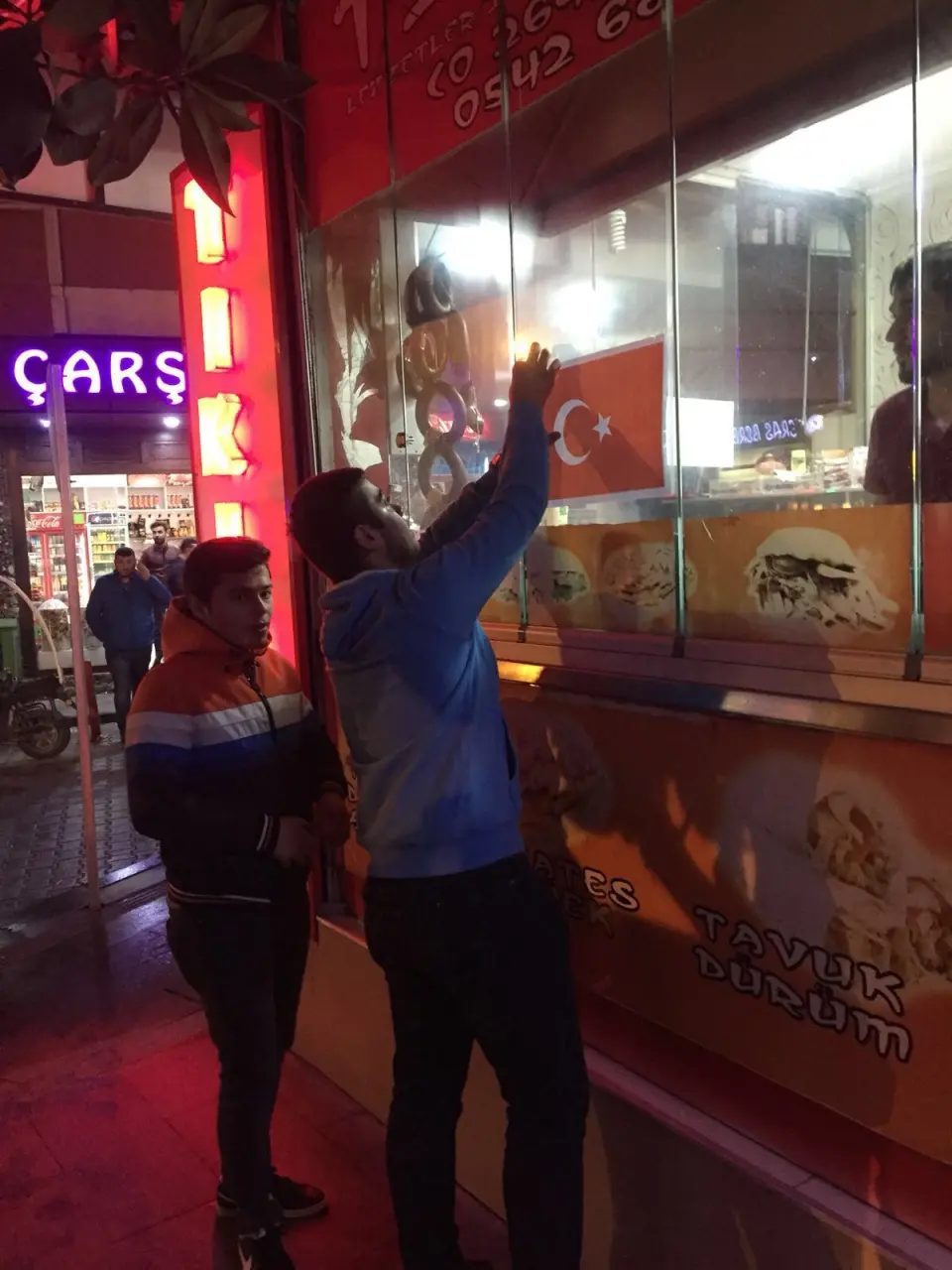 Haber: Ülkücüler İşyerlerini Bayrakla Süslediler - Galeri-1