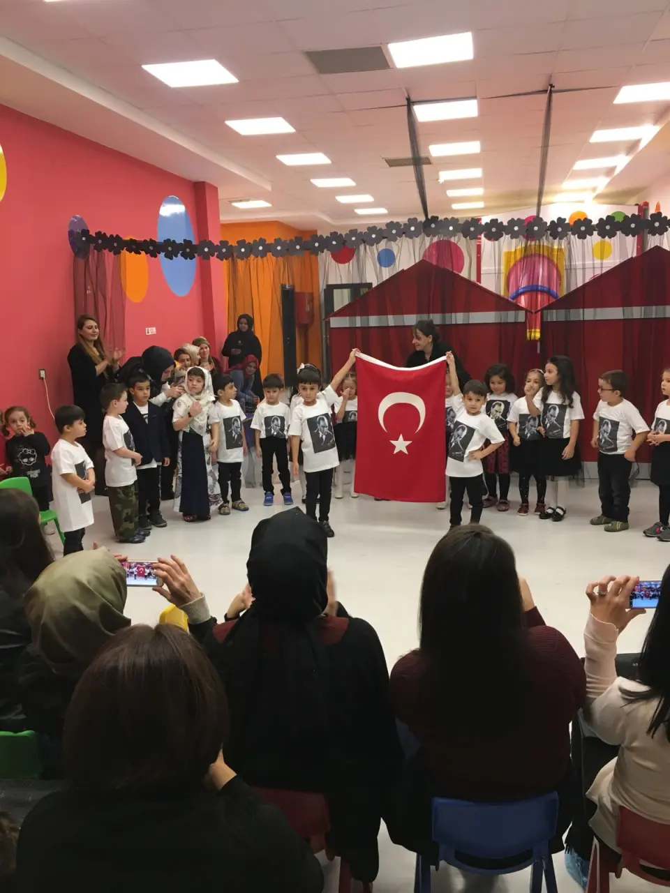 Haber: Minik Dahiler Atatürk’ü Andı - Galeri-1