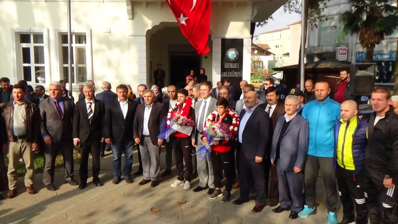 Haber: Geleceğin Olimpiyat şampiyonları karşılandı - Galeri-1