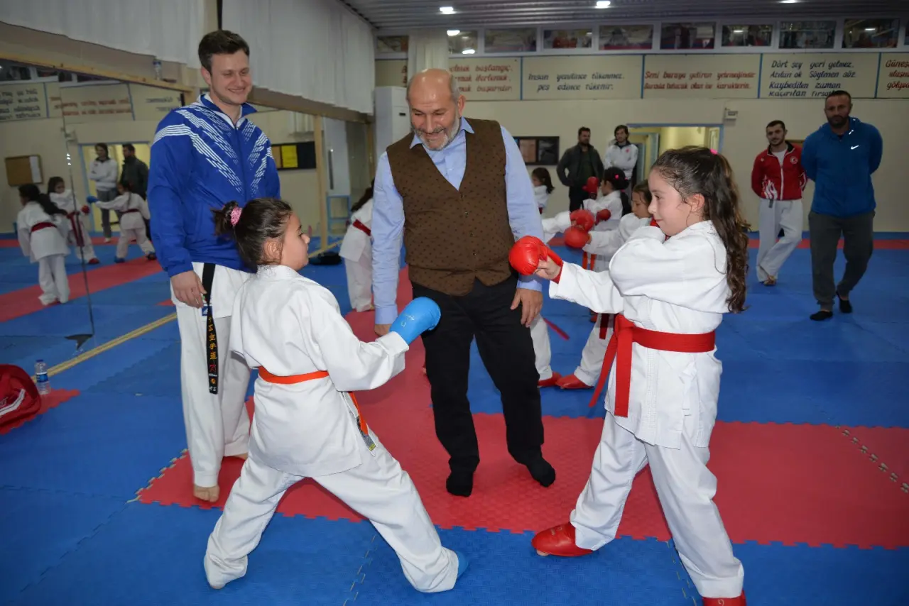 Haber: Geleceğin Şampiyonlarını Yetiştiriyor - Galeri-1