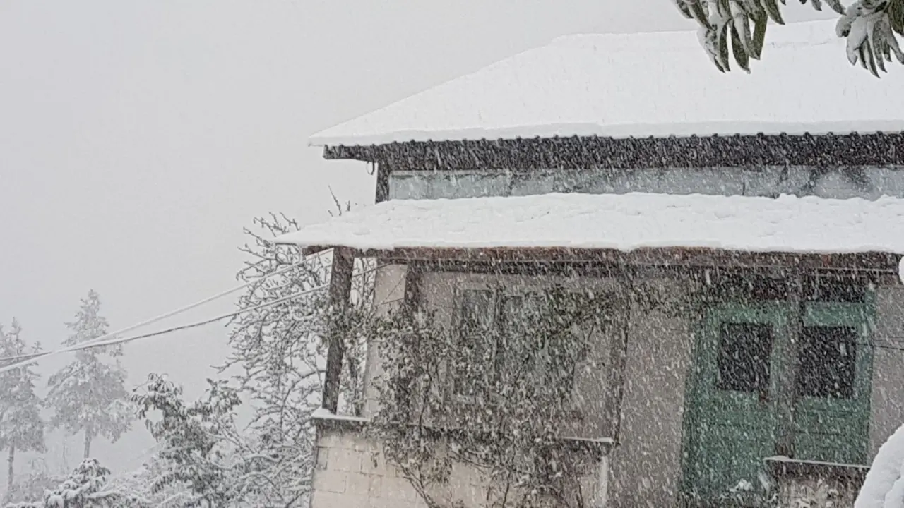 Haber: ZİRVEDE KAR KALINLIĞI 10 CM'E ULAŞTI - Galeri-1