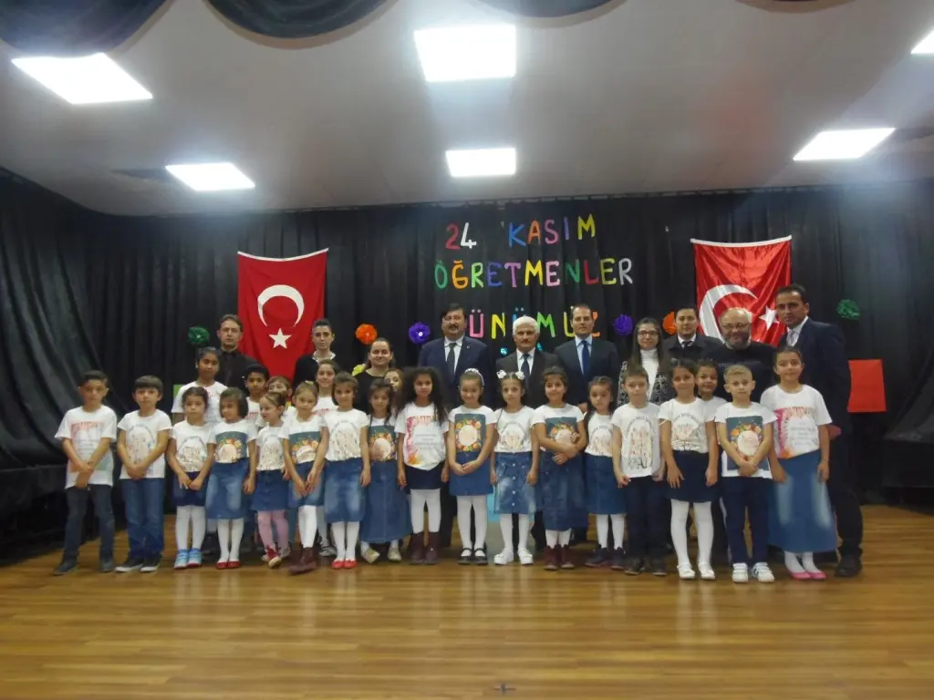 Haber: Hendek'te Öğretmenler Günü Çeşitli Etkinliklerle Kutlandı - Öne Çıkan
