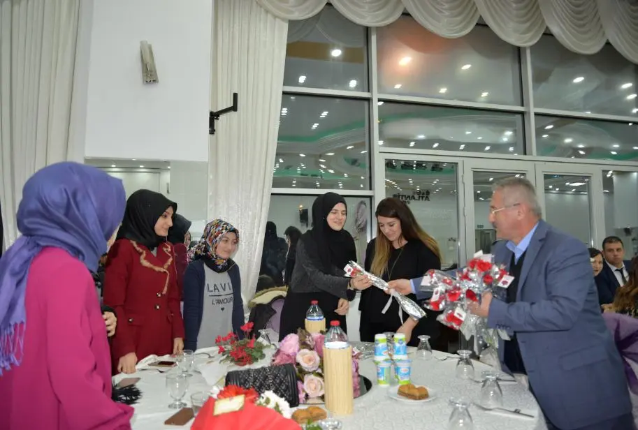 Haber: Öğretmenler Yemekte Buluştu - Galeri-1
