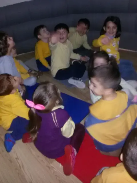 Anaokulu Öğrencileri gösterimle uzayı ve gezegenleri gördü