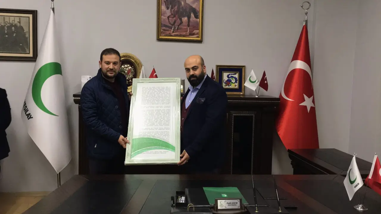 Haber: Dursun ve Akyüz’den Sakarya Yeşilay’a Ziyaret - Galeri-1